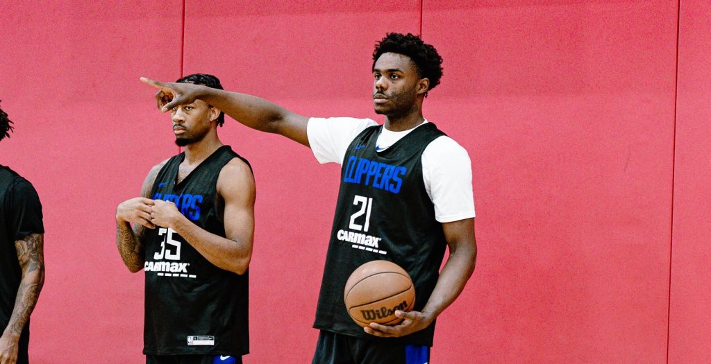 Kobe Brown was HOOPIN hoopin in today's Summer League action vs. the 76ers.  🔥