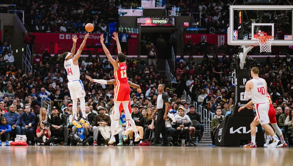 Clippers Hawks Mann